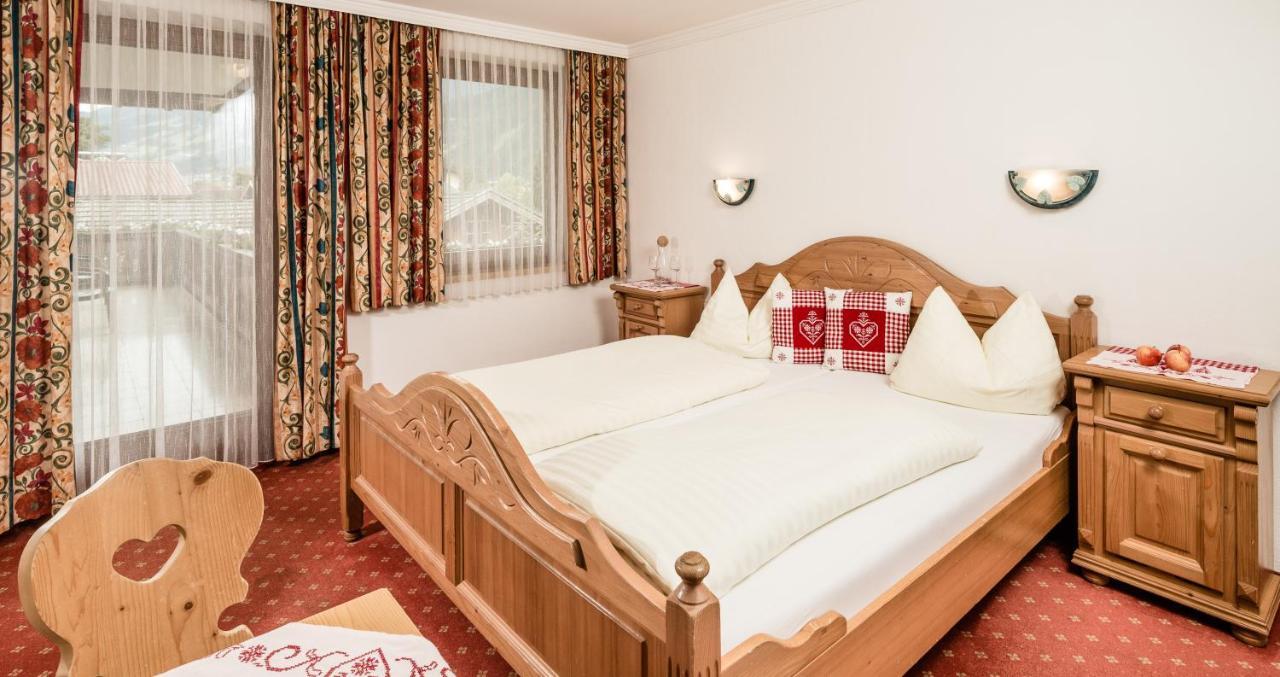 Hotel Standlhof Zillertal ウダーンス エクステリア 写真