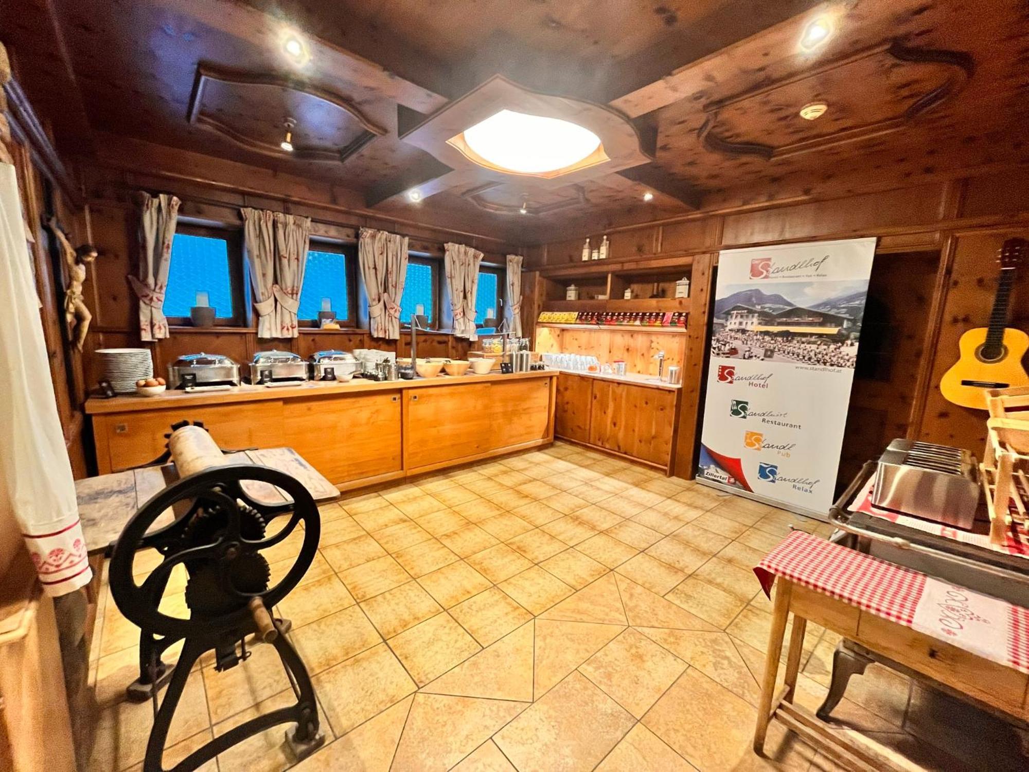 Hotel Standlhof Zillertal ウダーンス エクステリア 写真