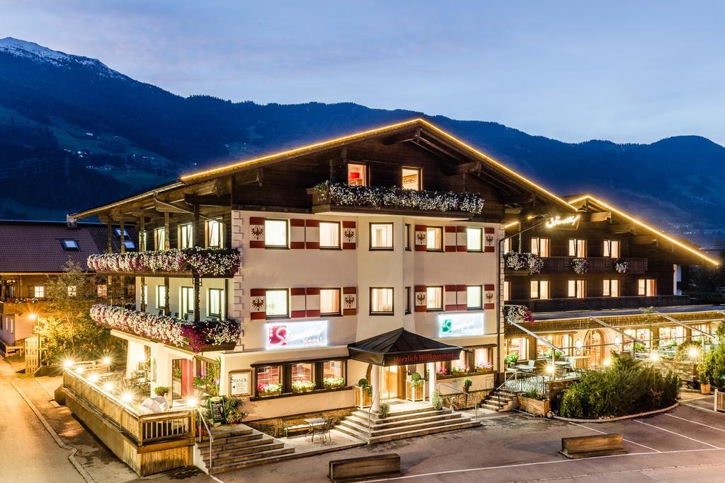 Hotel Standlhof Zillertal ウダーンス エクステリア 写真
