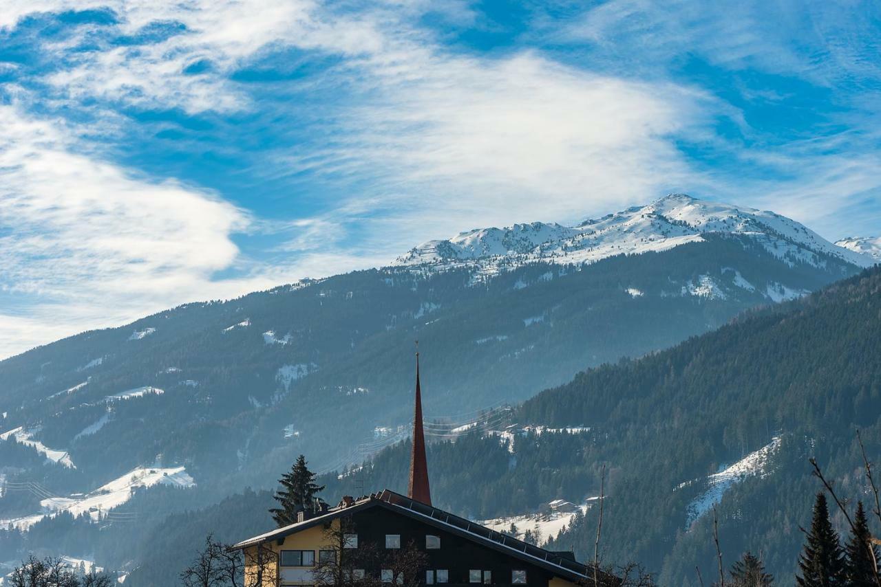 Hotel Standlhof Zillertal ウダーンス エクステリア 写真